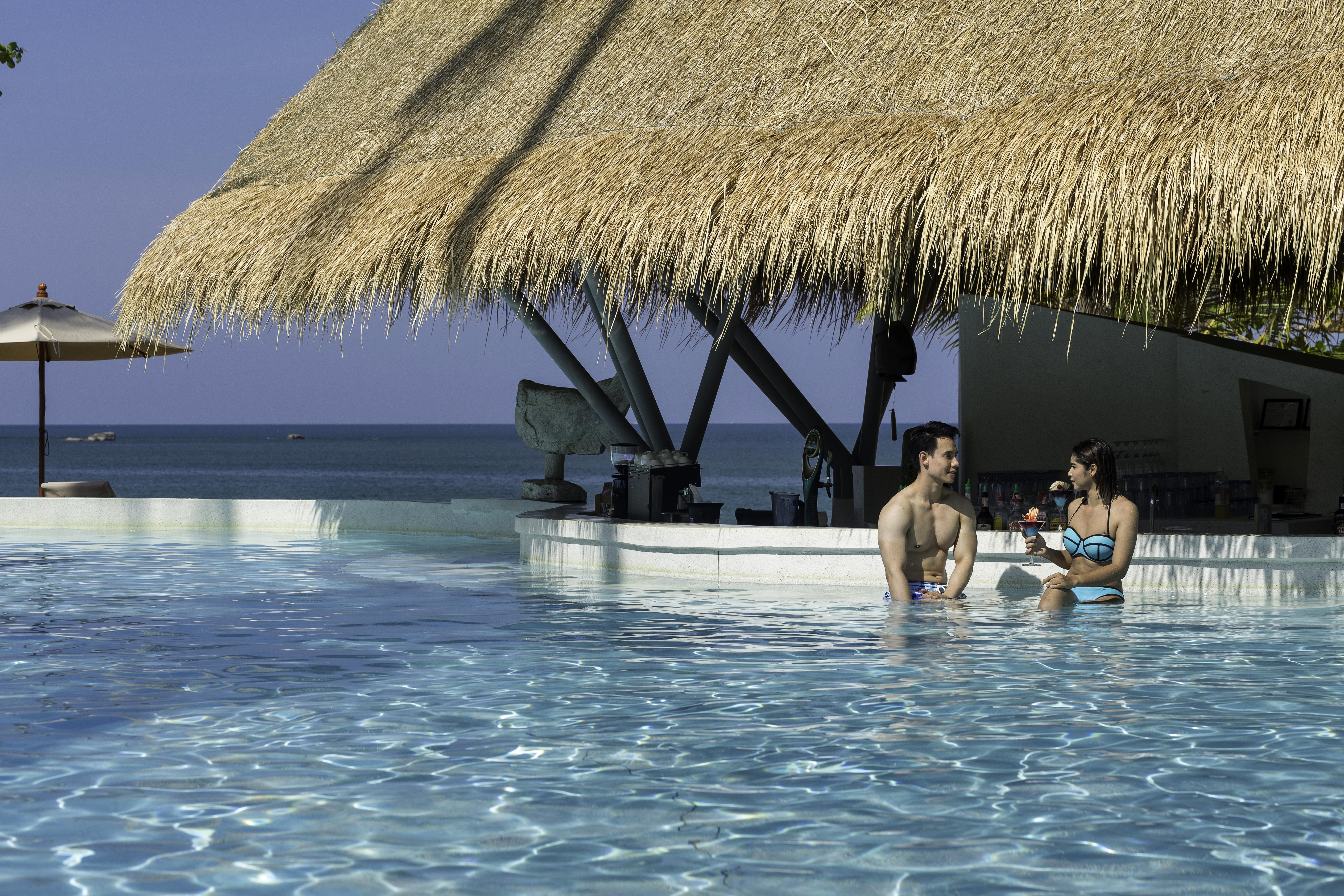 منتجع وسبا عدن بيتش خاو لاك المظهر الخارجي الصورة The swim-up bar at the resort